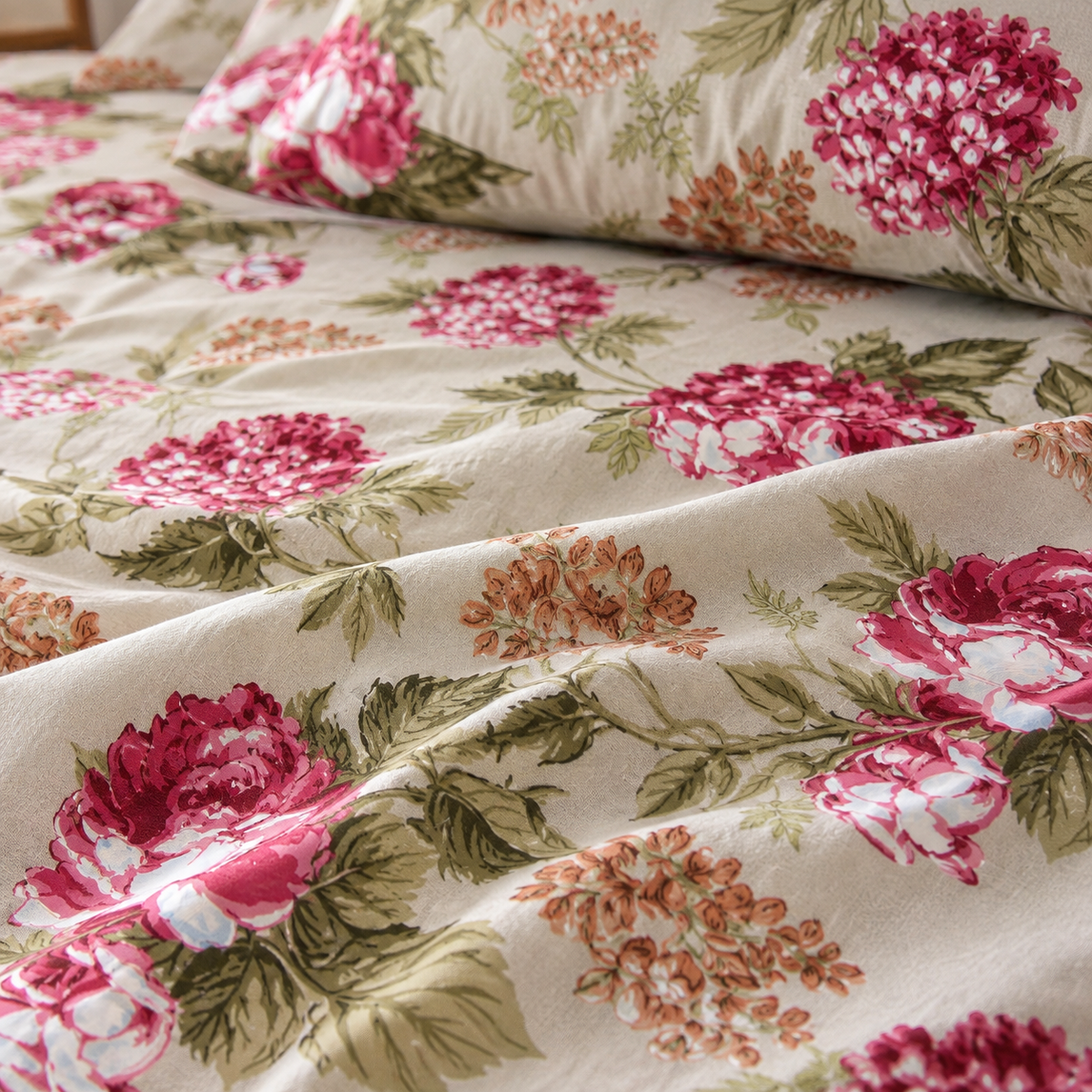 Rose Hydrangea Floral Fitted Bedsheet with 2 Pillow Covers | AD106