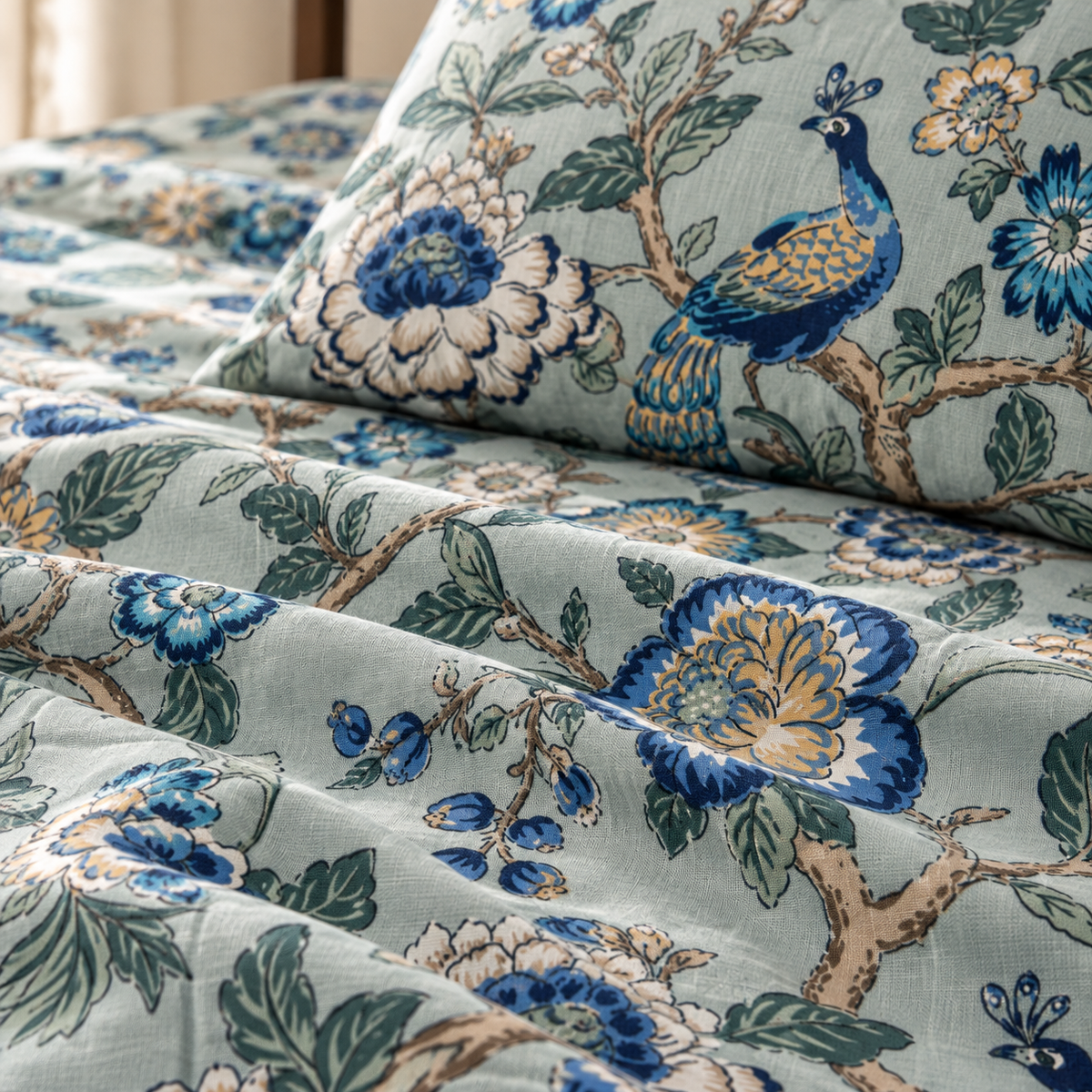 Peacock Garden Premium Fitted Bedsheet – AD107