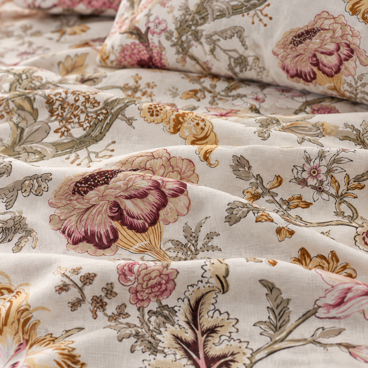 Vintage Rose Garden Premium Fitted Bedsheet – AD118