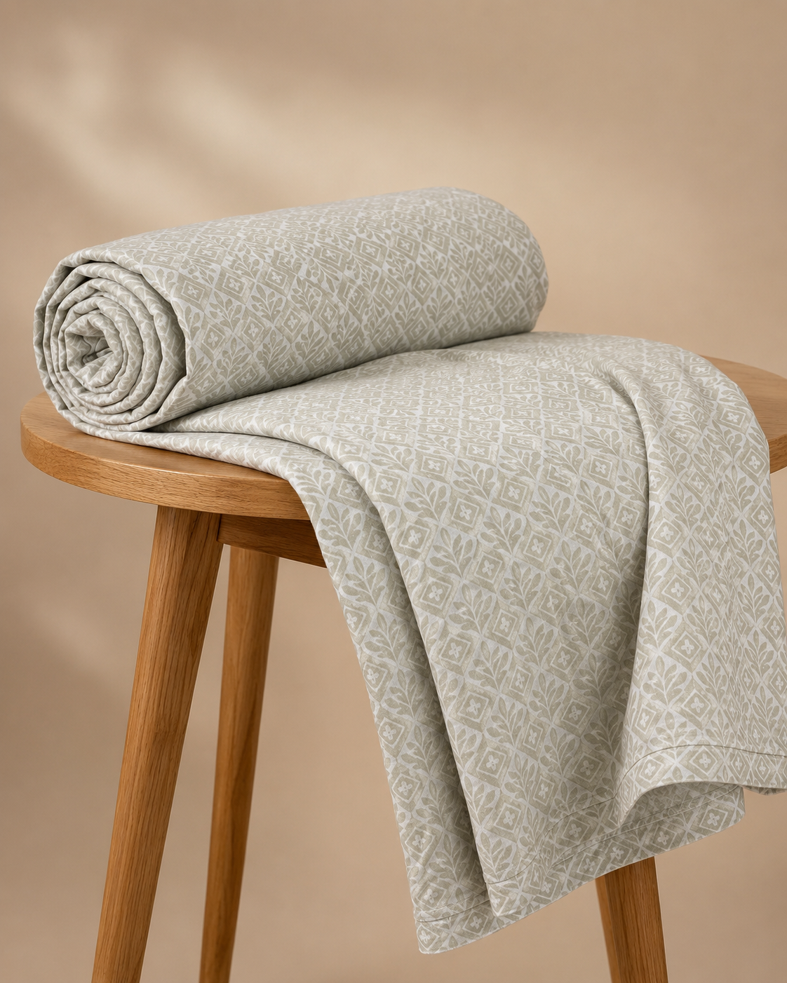AD25 – Ivory Geometric Pure Cotton Super King Bedsheet Set