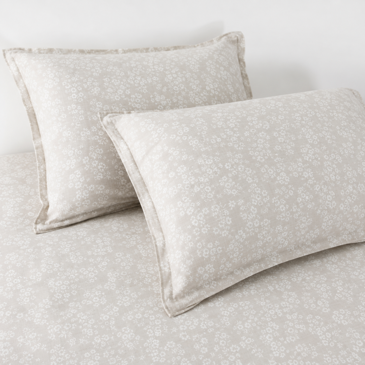 AD26 – Sand Beige Floral Pure Cotton Super King Bedsheet Set