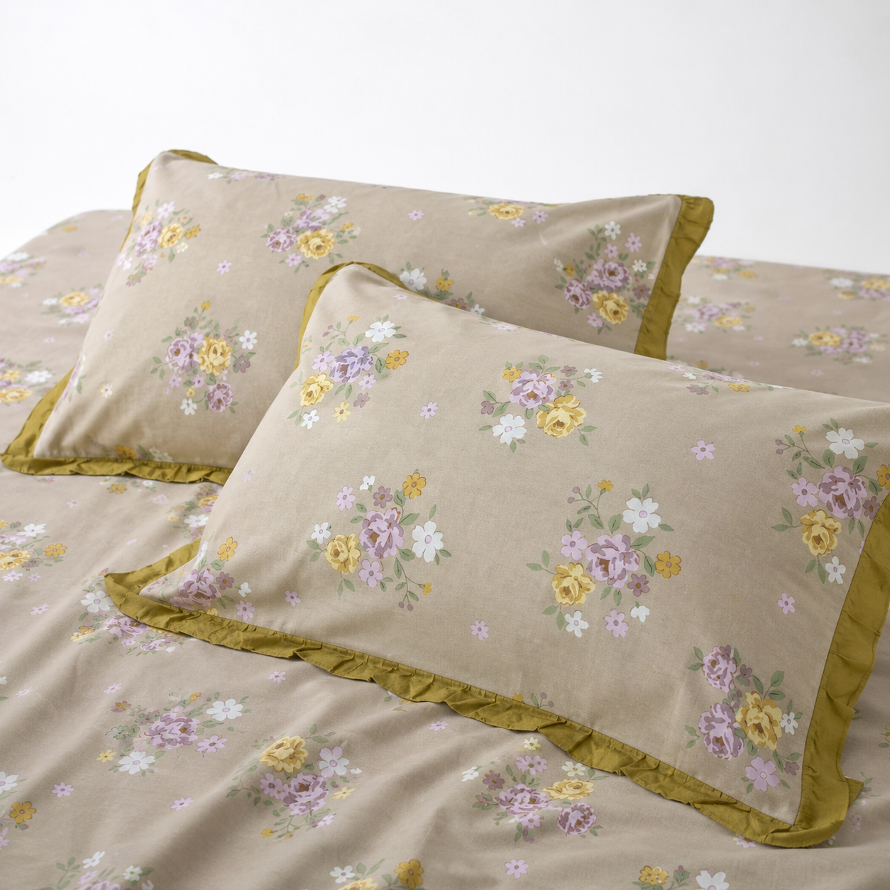 AD30 – Meadow Bloom Pure Cotton King-Size Bedsheet Set with Lace Pillow Covers